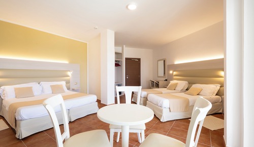 Habitación cuádruple, vistas al mar