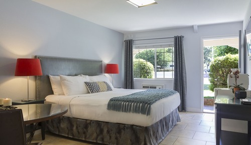 Habitación estándar, 1 cama de matrimonio grande, frigorífico y microondas, junto a la montaña