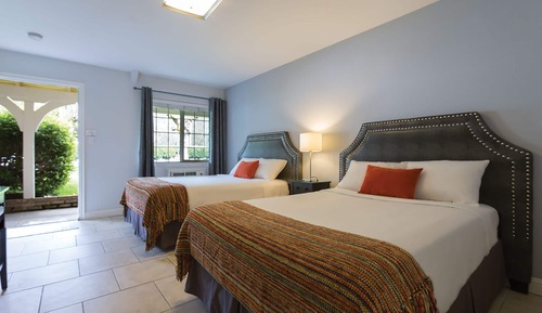 Habitación estándar, 2 camas dobles, frigorífico y microondas, junto a la montaña
