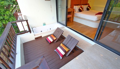 Jacuzzi Deluxe