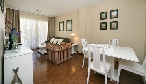 Apartamento superior, 1 habitación, vistas a la piscina (2 adults + 2 children)