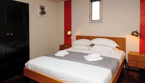 Suite, bañera de hidromasaje, en la zona del jardín