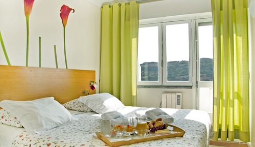 Apartamento estándar, balcón, vistas parciales al mar