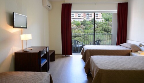 Habitación triple, junto a la montaña