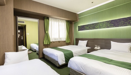 Habitación triple, fumadores (2 twin beds and 1 extra bed)