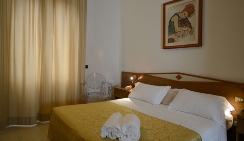 Habitación clásica con 1 cama doble o 2 individuales