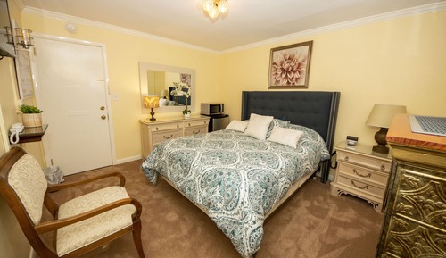 One Queen Bed