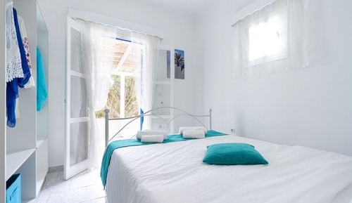 White Katikia 2 Bedroom Apt Split Level
