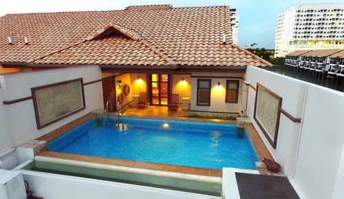 Villa Grand, acceso a la piscina
