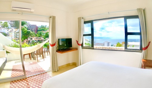 Deluxe Room with Balcony and Ocean View