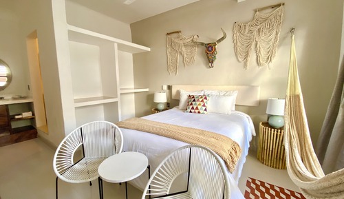 Standard Room 1 Queen Bed