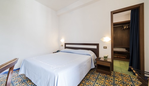 Habitación estándar con 1 cama doble o 2 individuales