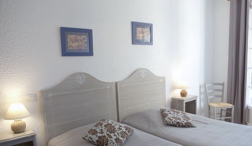Habitación con 2 camas individuales, vistas al jardín