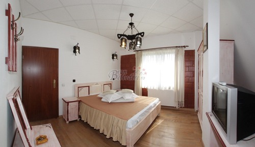 Habitación estándar con 1 cama doble o 2 individuales, balcón, vistas a la montaña