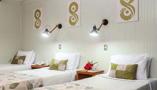 Habitación cuádruple familiar, vistas al jardín