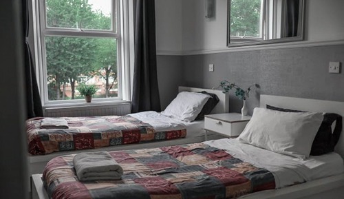 Habitación con 2 camas individuales