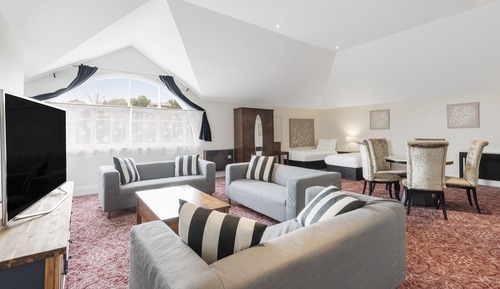 Deluxe Family Room