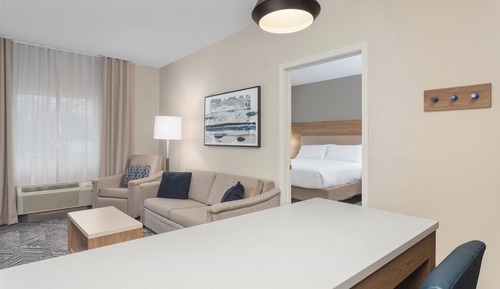 Suite, 1 cama de matrimonio grande (Living and Dining Area)