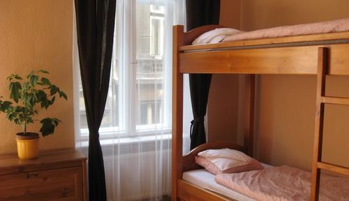 Dormitorio compartido económico, dormitorio mixto