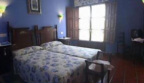 Habitación básica con 1 cama doble o 2 individuales, 1 cama doble o 2 individuales