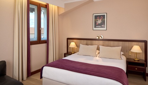 Habitación estándar, 1 cama de matrimonio, vistas a la ciudad (Tradition Room)