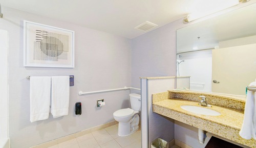 Habitación, 2 camas de matrimonio, no fumadores (Mobility/Hearing Access, Roll-In Shwr)