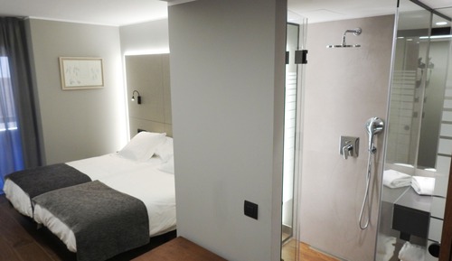 Habitación triple, balcón, vistas a la ciudad