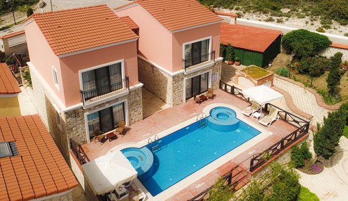 Habitación superior, vistas a la piscina
