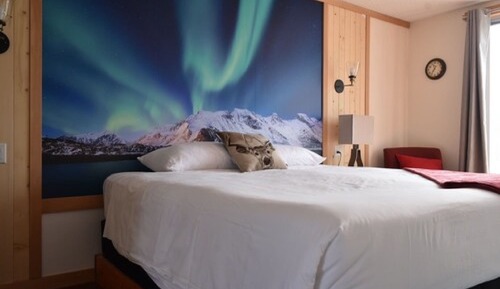 Habitación superior, 1 cama de matrimonio grande, vistas a la montaña (Third Floor, No Pets)