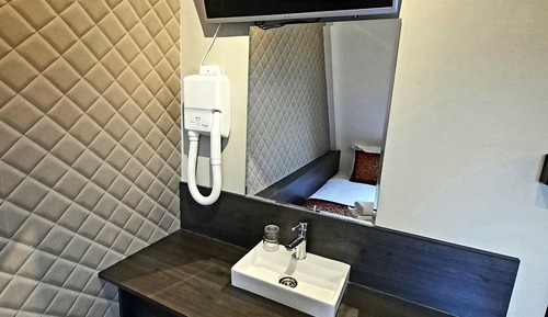 Habitación individual básica, baño compartido