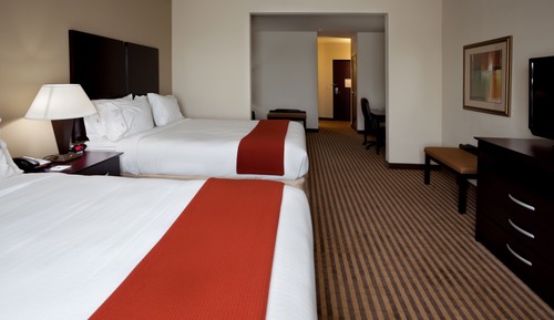 Suite, 2 camas dobles (Mobility Accessible, Roll-In Shower)