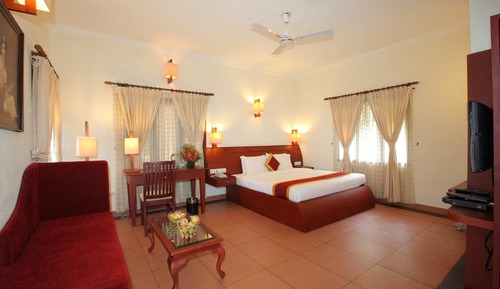 Lake View Room