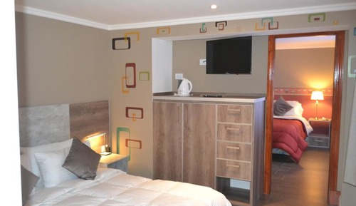 Habitación triple, vistas al canal
