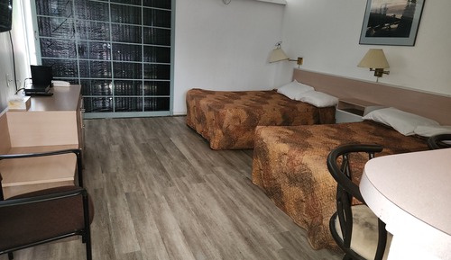 Estudio estándar, 2 camas de matrimonio