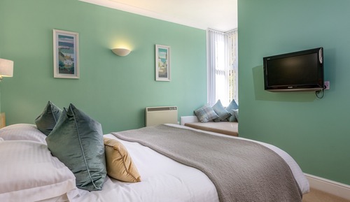 Habitación básica con 1 cama doble o 2 individuales