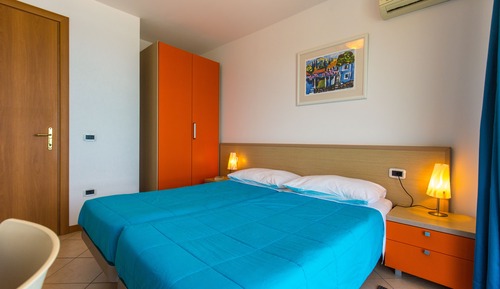 Apartamento, 2 habitaciones, balcón (5+2)