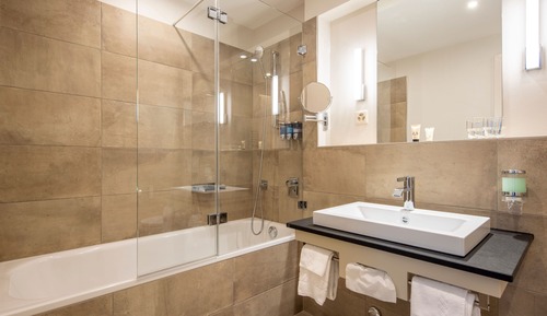 Habitación Deluxe con 1 cama doble o 2 individuales, balcón, vistas al jardín