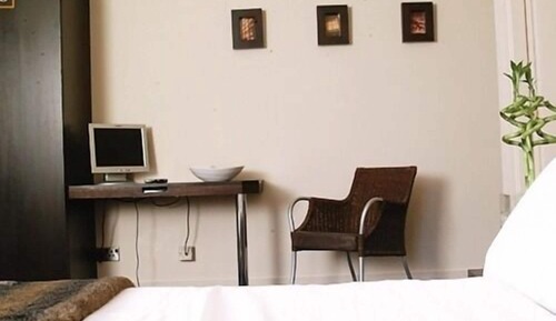 Habitación con 1 cama doble o 2 individuales, baño privado