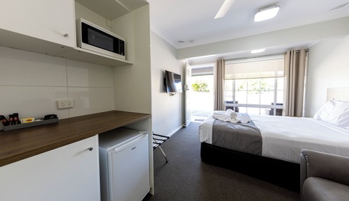 Habitación básica doble, 1 cama de matrimonio (No Pets Permitted)