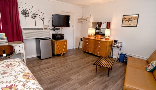Habitación cuádruple superior, baño privado (King Semi-Suite)
