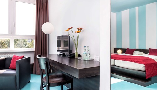 Habitación, balcón, vistas al jardín