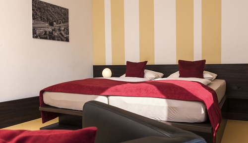 Habitación triple, vistas al jardín