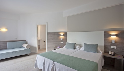 Suite junior, balcón (2 adults + 1 child)