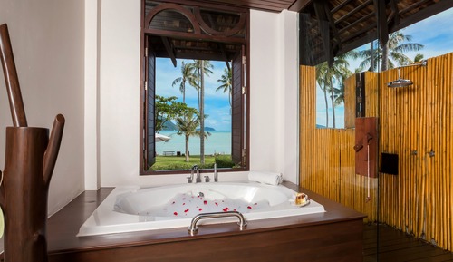Deluxe Beachfront Villa