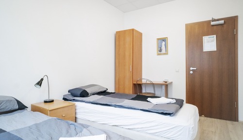 Habitación con 1 cama doble o 2 individuales, baño compartido