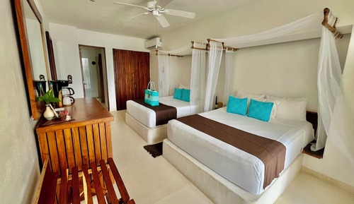 Beachfront room (2 queens)