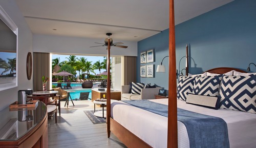 Preferred Club Junior Suite Ocean View Swim-Out King