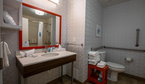 Habitación, 2 camas de matrimonio, accesible para personas con discapacidad (Mobility & Hearing)