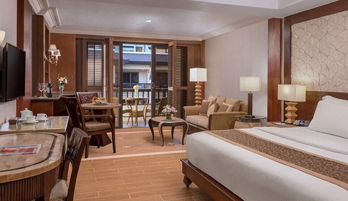 Junior Suite With Direct Pool Access