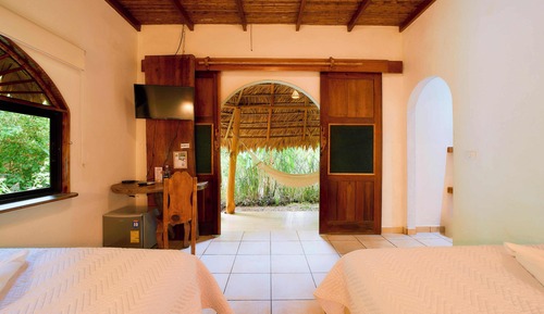 Habitación superior, 2 camas de matrimonio, vistas al jardín